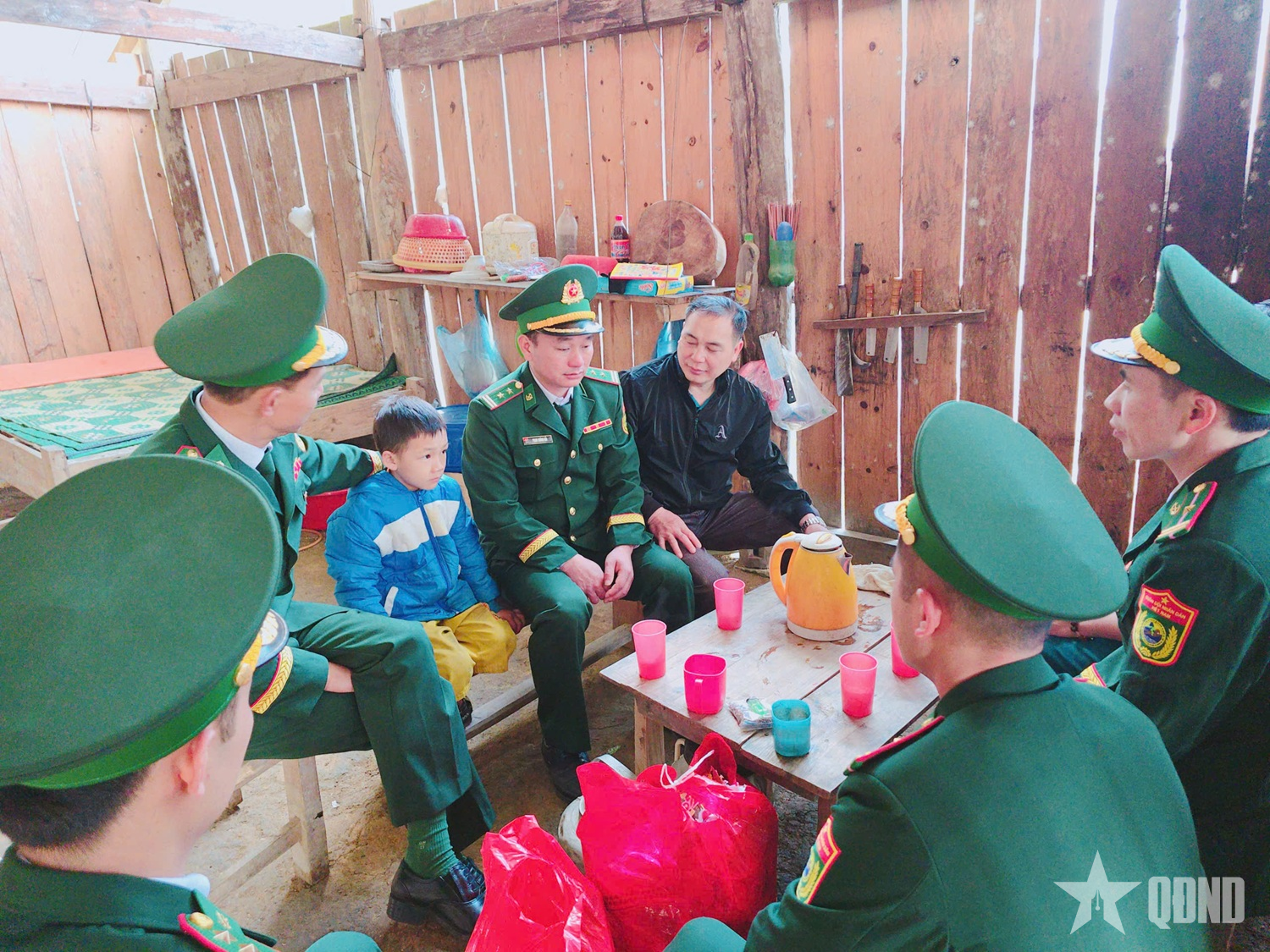 Nghĩa tình quân dân nơi biên giới Bản Máy những ngày đầu xuân

